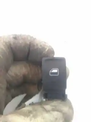 Peça sobressalente para automóvel em segunda mão BOTÃO / INTERRUPTOR ELEVADOR VIDRO DIANTEIRO DIREITO por SEAT LEON (5F1)  Referências OEM IAM 5G0959855R  