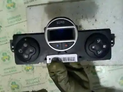 Pièce détachée automobile d'occasion COMMANDE DE CLIMATISATION / CHAUFFAGE pour RENAULT CLIO III  Références OEM IAM 8200296683  