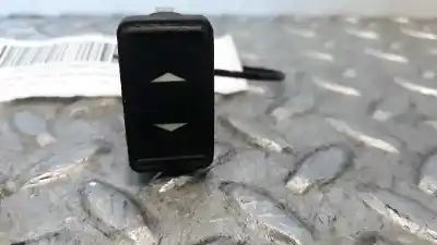 Peça sobressalente para automóvel em segunda mão botão / interruptor elevador vidro dianteiro direito por ford focus lim. (cb4) trend referências oem iam 1471913