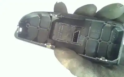 Peça sobressalente para automóvel em segunda mão botão / interruptor elevador vidro dianteiro direito por bmw serie 1 berlina (e81/e87) 116i referências oem iam 61316970245  