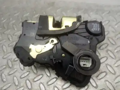 Second-hand car spare part left front door lock for toyota avensis berlina (t25) 2.0 turbodiesel cat oem iam references 