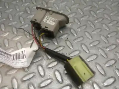 Second-hand car spare part tailgate button for hyundai sonata (nf) 2.0 crdi cat oem iam references   