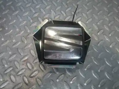 Peça sobressalente para automóvel em segunda mão puxador exterior de mala por seat leon (5f1) 1.6 tdi referências oem iam 5f0827565c Peça sobressalente para automóvel em segunda mão puxador exterior de mala por seat leon (5f1) 1.6 tdi referências oem iam 5f0827565c