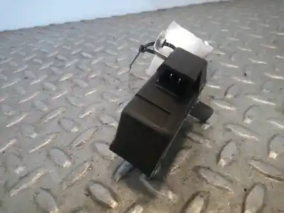 Second-hand car spare part tailgate back door handle for peugeot 107 1.0 cat (384f) oem iam references 