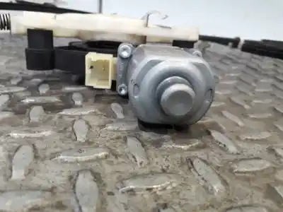 Автозапчастина б/у регулятор вікна передній лівий для seat leon (5f1) 1.6 tdi посилання на oem iam 5q0959801b 0130822717 s850202099