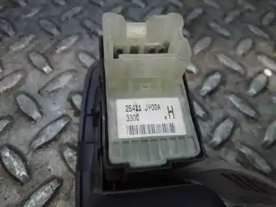 Peça sobressalente para automóvel em segunda mão botão / interruptor elevador vidro traseiro esquerdo por renault koleos 2.0 dci diesel fap referências oem iam 25411jy00a  82961jy00a