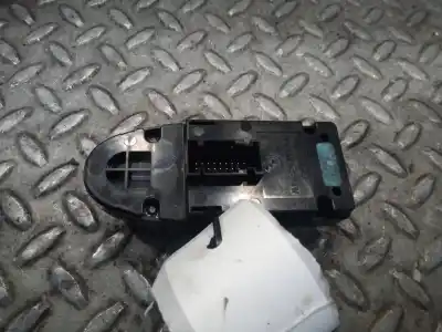 Second-hand car spare part left front power window switch for bmw serie 1 berlina (e81/e87) 2.0 16v diesel cat oem iam references   