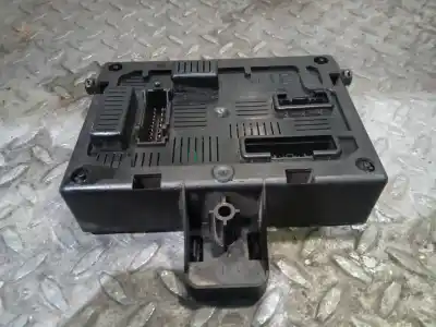 Pezzo di ricambio per auto di seconda mano SCATOLA RELÈ/FUSIBILI per RENAULT CLIO III  Riferimenti OEM IAM 8201054128  