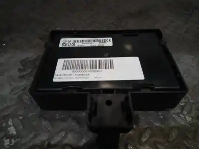 Pezzo di ricambio per auto di seconda mano scatola relè/fusibili per renault clio iii authentique riferimenti oem iam 8201054128  