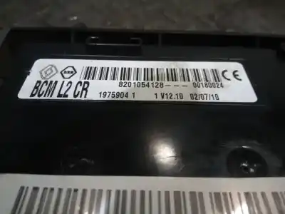 Pezzo di ricambio per auto di seconda mano scatola relè/fusibili per renault clio iii authentique riferimenti oem iam 8201054128  
