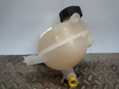 Second-hand car spare part coolant expansion tank for citroen c3 / c3 origin iii (sx) 1.2 vti 82 oem iam references 9800777280