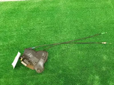 Second-hand car spare part left front door lock for toyota verso 1.6 16v cat oem iam references 6904002210