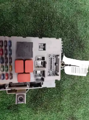 Peça sobressalente para automóvel em segunda mão caixa de fusíveis e relés por lancia ypsilon (101) 1.3 16v multijet argento referências oem iam 51734380  