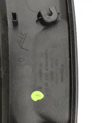 Peça sobressalente para automóvel em segunda mão aba do guarda-lamas traseiro direito por peugeot rifter 1.2 12v e-thp / puretech referências oem iam 9816469077