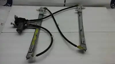 Pièce détachée automobile d'occasion LÉVE GLACE AVANT DROIT pour CITROEN XSARA PICASSO (N68)  Références OEM IAM   2 PINS