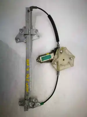 Pièce détachée automobile d'occasion LÉVE GLACE AVANT DROIT pour VOLVO S40 BERLINA  Références OEM IAM  CLAV 2 PINS 113136