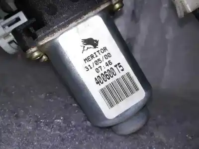 Recambio de automóvil de segunda mano de elevalunas delantero derecho para nissan primera berlina (p11) comfort referencias oem iam 400600t5  2 pins electrico