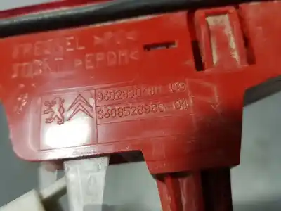 Peça sobressalente para automóvel em segunda mão farolim de travão central por citroen berlingo feel m referências oem iam 9682830180  