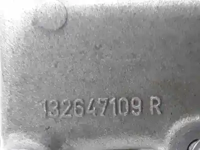 Peça sobressalente para automóvel em segunda mão tampa de válvulas por renault clio iv 0.9 referências oem iam 132647109r  