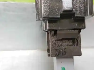 Peça sobressalente para automóvel em segunda mão interruptor 4 piscas - emergência por toyota auris active referências oem iam 8433202300  