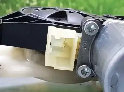 Peça sobressalente para automóvel em segunda mão elevador de vidros dianteiro direito por seat leon st (5f8) style referências oem iam   2 pins