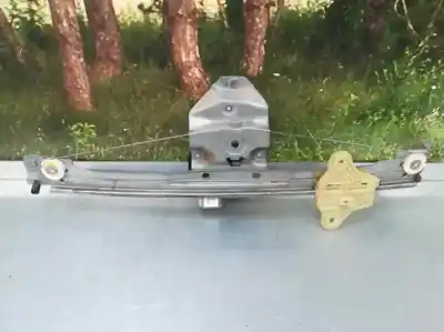 Second-hand car spare part passenger side right window regulator for renault captur zen oem iam references   2 pins