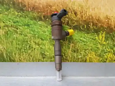 Second-hand car spare part Injector for PEUGEOT 208 Access OEM IAM references 870689  0445110339