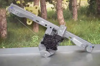 Pezzo di ricambio per auto di seconda mano Alzacristalli Anteriore Sinistro per RENAULT TWINGO III Zen Riferimenti OEM IAM   2 PINS