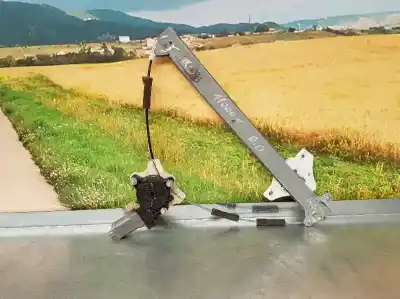 Peça sobressalente para automóvel em segunda mão elevador de vidros dianteiro direito por hyundai i20 classic referências oem iam 