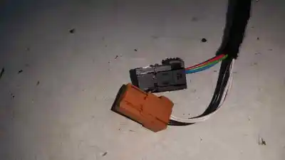 Peça sobressalente para automóvel em segunda mão espelho retrovisor esquerdo por peugeot 208 active referências oem iam   2 clavijas, 3 y 4 cables