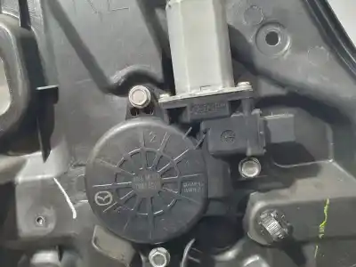 Second-hand car spare part rear left window regulator for mazda 2 lim. (de) 1.4 diesel cat oem iam references d6517397xc  2 pins