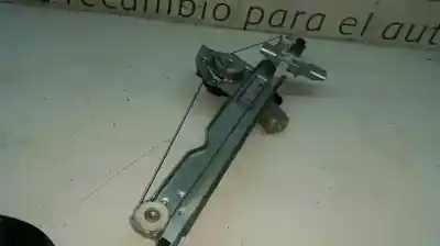 Second-hand car spare part passenger side right window regulator for dacia duster ambiance 4x2 oem iam references 8200733828  2 pins