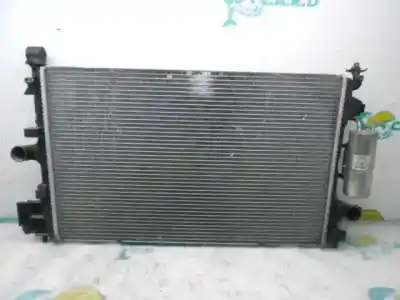 Pezzo di ricambio per auto di seconda mano Radiatore D Acqua per SAAB 9-3 BERLINA VECTOR Riferimenti OEM IAM 879738E  13196477