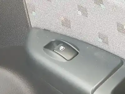 Peça sobressalente para automóvel em segunda mão botão / interruptor elevador vidro dianteiro direito por hyundai getz (tb) 1.1 básico referências oem iam   
