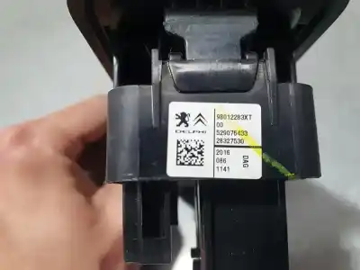 Peça sobressalente para automóvel em segunda mão botão / interruptor elevador vidro dianteiro esquerdo por citroen c3 collection referências oem iam 98012283xt  28327530