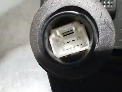 Second-hand car spare part left front door lock for toyota auris active oem iam references   