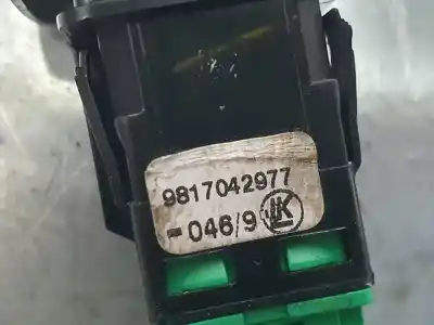 Peça sobressalente para automóvel em segunda mão trocar por citroen berlingo live m referências oem iam 9817042977  