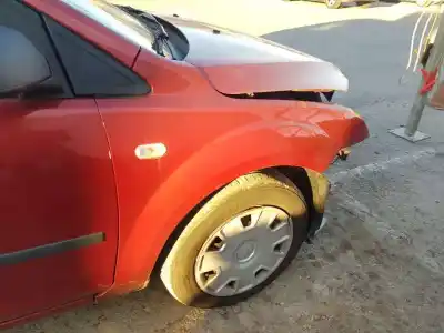 Peça sobressalente para automóvel em segunda mão GUARDA-LAMAS DIANTEIRO DIREITO por FORD FOCUS BERLINA (CAP)  Referências OEM IAM   