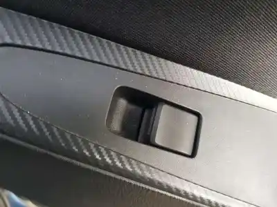 Pièce détachée automobile d'occasion COMMANDE DE LÈVE VITRE AVANT DROIT pour MAZDA 2 LIM. ()  Références OEM IAM   
