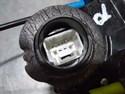 Peça sobressalente para automóvel em segunda mão fechadura da porta traseira esquerda por toyota auris active referências oem iam 6906005050  