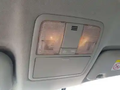 Peça sobressalente para automóvel em segunda mão luz interior por toyota auris active referências oem iam 