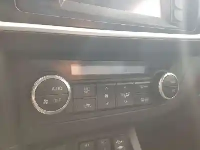 Peça sobressalente para automóvel em segunda mão comando de sofagem (chauffage / ar condicionado) por toyota auris active referências oem iam 5590002360c2