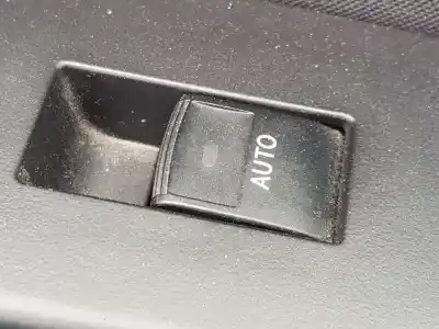 Peça sobressalente para automóvel em segunda mão botão / interruptor elevador vidro traseiro direito por toyota auris active referências oem iam 8481002140