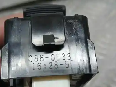 Peça sobressalente para automóvel em segunda mão botão / interruptor elevador vidro traseiro esquerdo por toyota auris active referências oem iam 8481002140