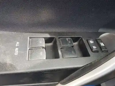 Peça sobressalente para automóvel em segunda mão botão / interruptor elevador vidro dianteiro esquerdo por toyota auris active referências oem iam 8482002320