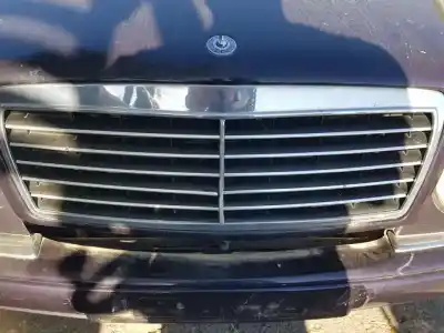 Автозапчасти б/у передняя решетка за MERCEDES-BENZ CLASE E (W210) BERLINA DIESEL 220 CDI (210.006) ссылки OEM IAM A2108880123  