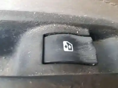 Second-hand car spare part REAR LEFT POWER WINDOW SWITCH for RENAULT SCENIC II (JM)  OEM IAM references 8200315029  