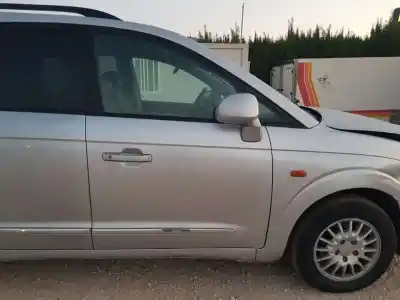 Автозапчастина б/у передні праві двері для ssangyong rodius xdi посилання на oem iam 6200421202