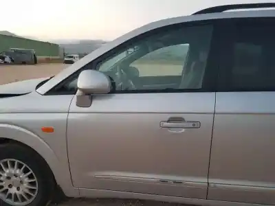 Автозапчастина б/у передні ліві двері для ssangyong rodius xdi посилання на oem iam 6200321202