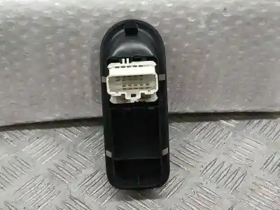 Second-hand car spare part left front power window switch for renault clio iii luxe privilege oem iam references 8200356519  